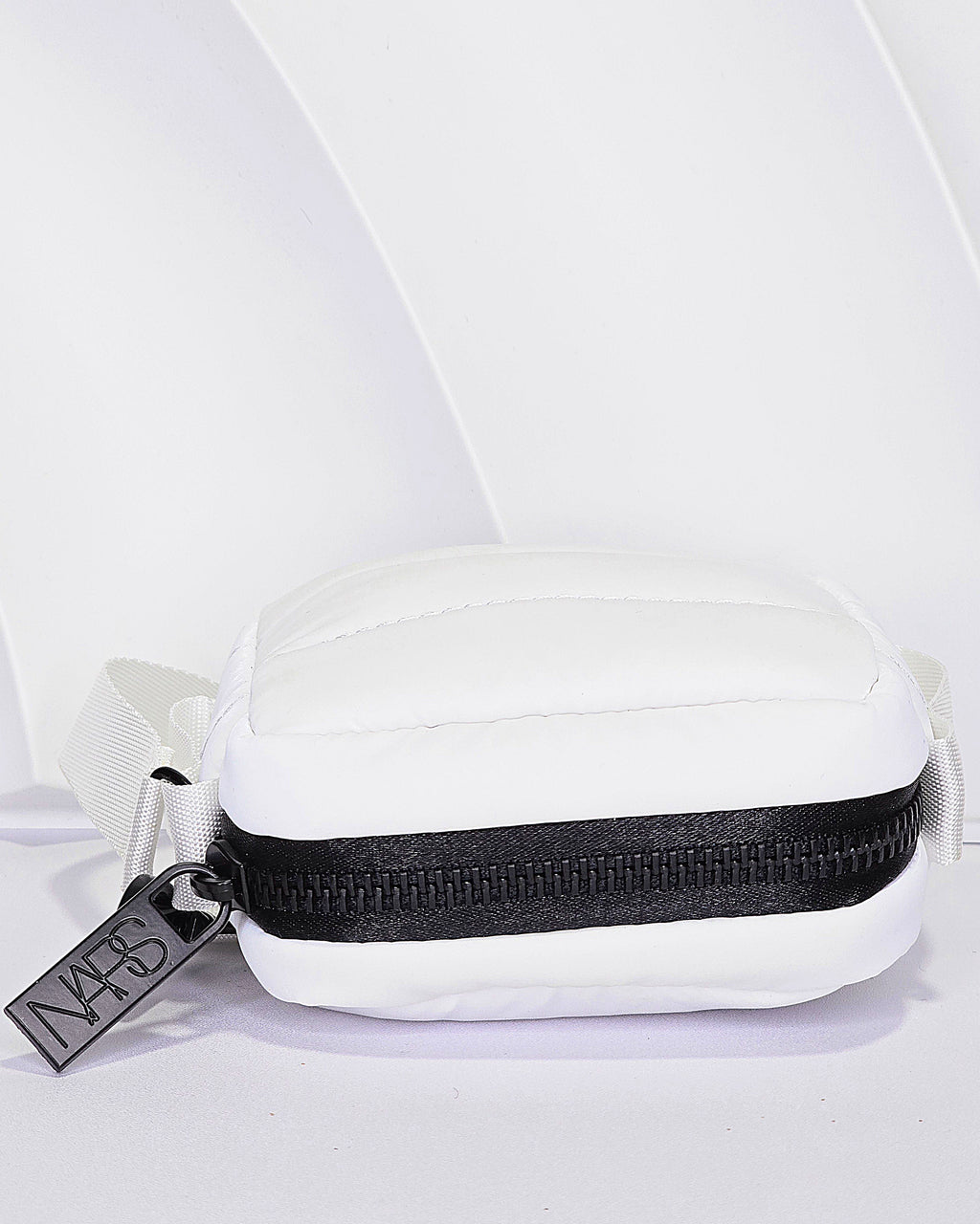 Nars White Puffy Pouch (no seal, no box)